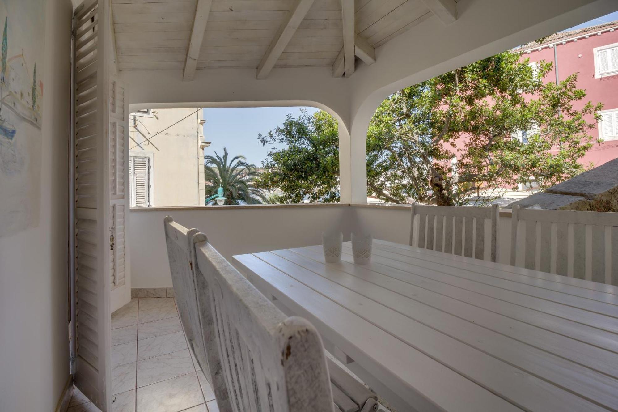 Apartments Mandarina Mali Lošinj Chambre photo